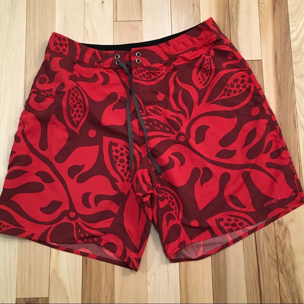 Patagonia Wavefarer Board Red Shorts Size 38